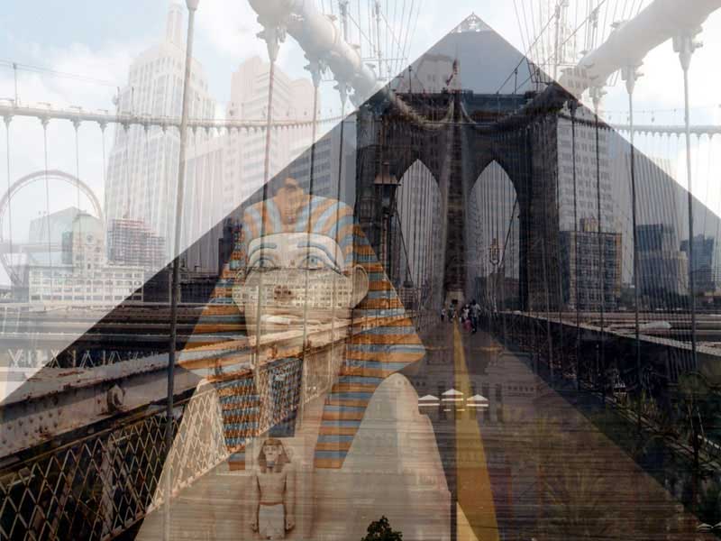 Davide-Bramante - New-York + Las Vegas (Brooklyn b + piramide), 2006 /  Stampa lambda su Di-Bond sotto Cristal - cm 130x180