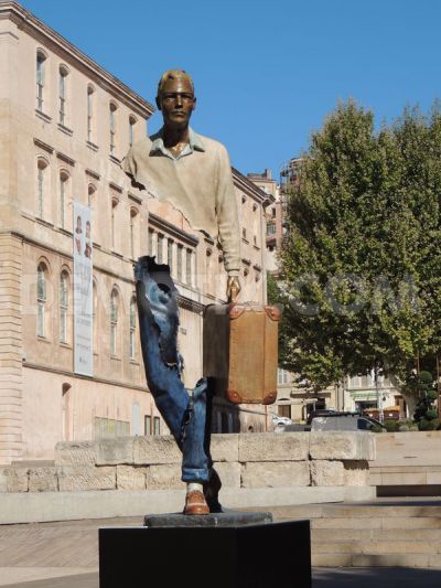 1378902911-new-bruno-catalano-invisible-sculpture-exhibition-at-the-pavilion-m_2644118