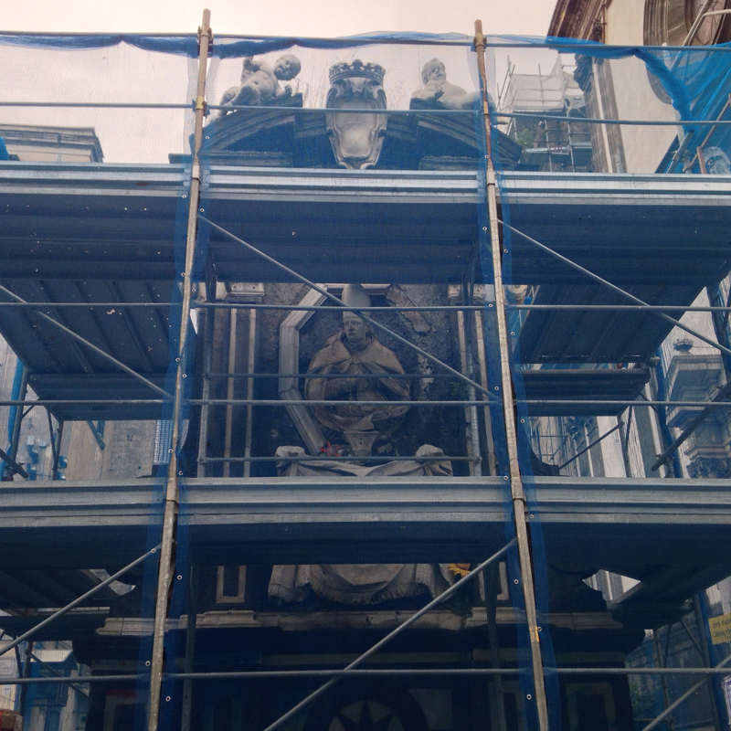 L'edicola di San Gennaro durante i lavori di restauro