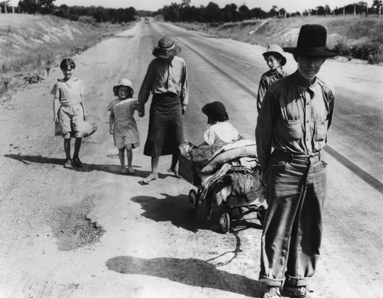 Dorothea Lange, Family, Five Children and no Car, Oklahoma, 1938