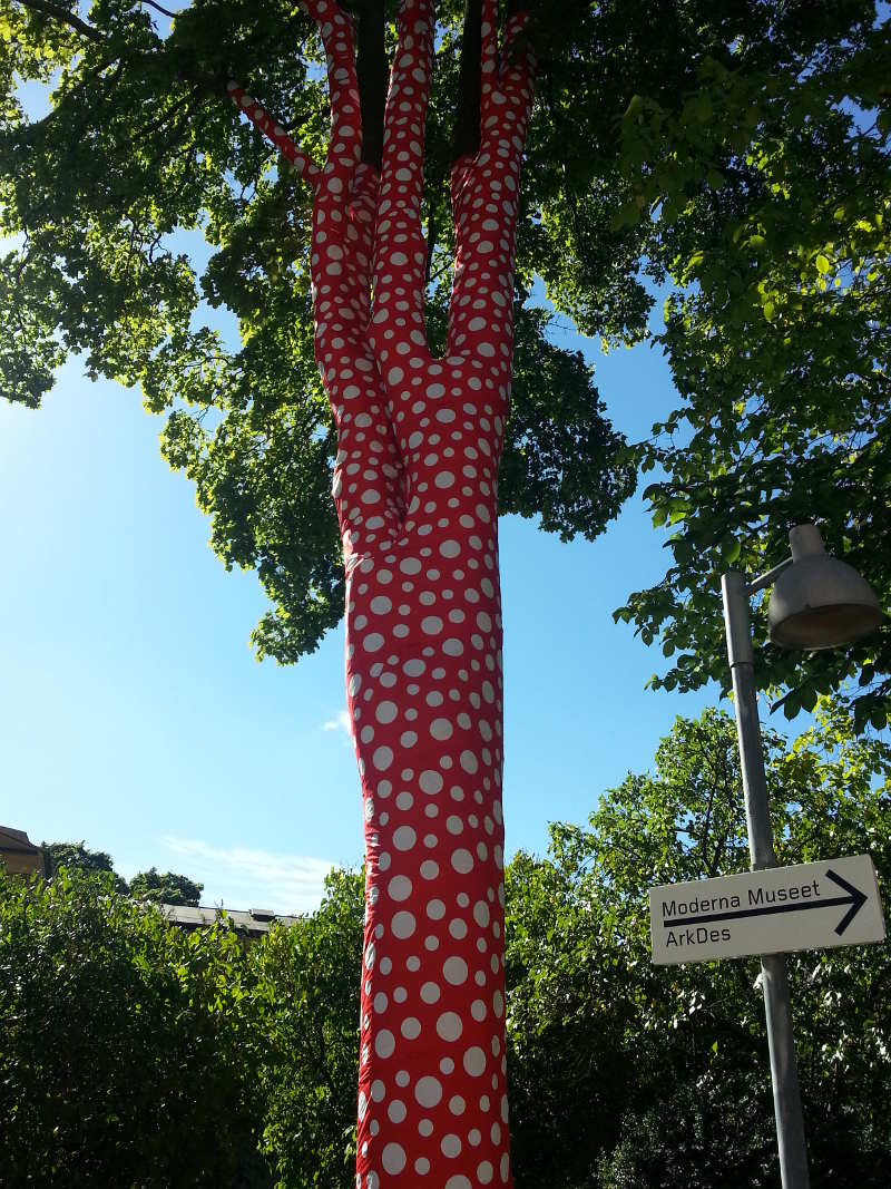 mm_ascension-of-polka-dots-on-the-trees-kusama