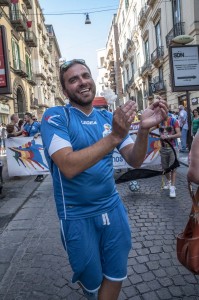 pochos-un-calcio-all-omofobia-gay-pride-napoli-2014(17)
